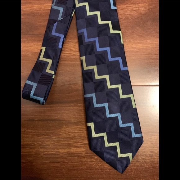 MICHAEL Michael Kors 100% Silk Blue Geometric Jacquard Necktie - Picture 6 of 10